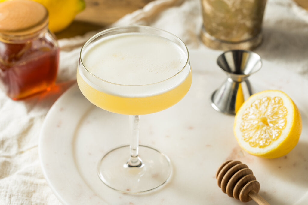 bee knees cocktail